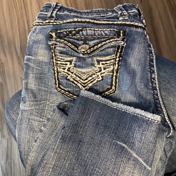 Trademark H capris - Picture 2 of 2